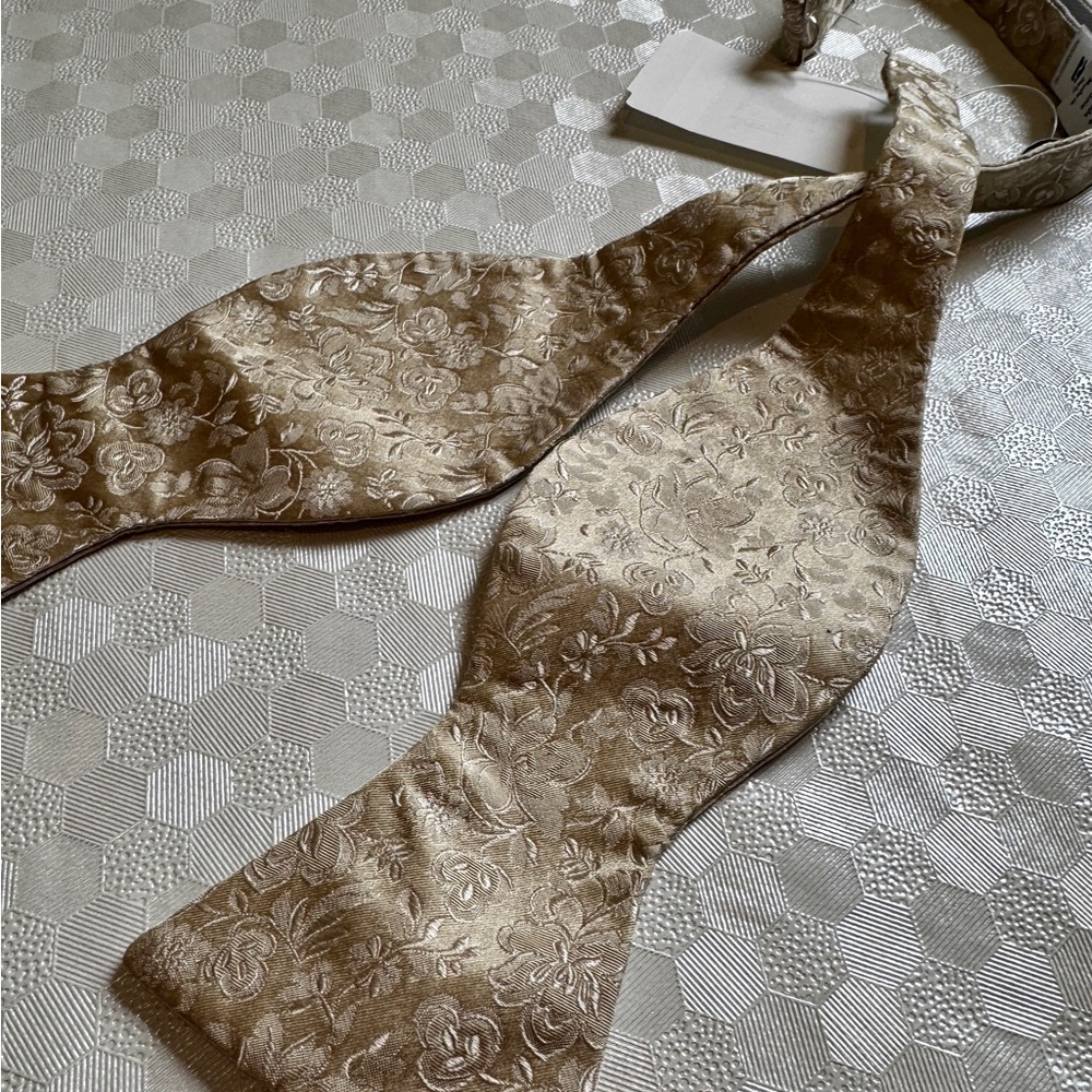 NWT Eton Floral Patterned Bow Tie